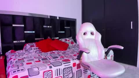 Snapshot of tashasant chatting on 11-20-25, 08:52 tashasant online show from 11-20-25, 08:52