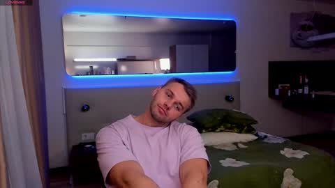 Snapshot of tasty_justin chatting on 01-10-25, 10:36 My shows 2100500 UTC3 online show from 01-10-25, 10:36