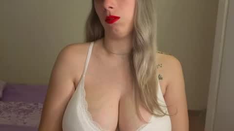 Snapshot of tateisblonde chatting on 07-09-26, 02:21 tateisblonde online show from 07-09-26, 02:21