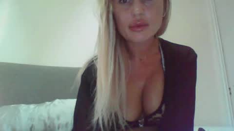 Snapshot of tatiana19988 chatting on 07-25-26, 07:00 tatiana19988 online show from 07-25-26, 07:00