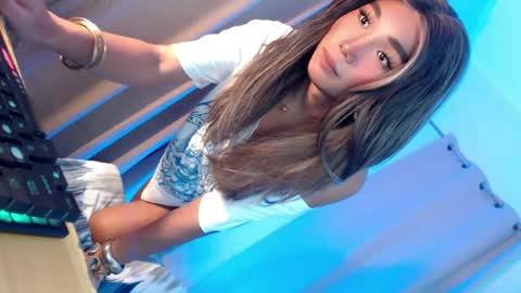 Snapshot of tatiana_wilton chatting on 07-20-26, 02:30 ANDREA online show from 07-20-26, 02:30