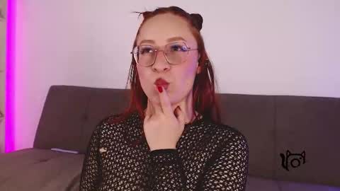 Snapshot of tatianayj chatting on 11-21-25, 12:54 Tatis online show from 11-21-25, 12:54