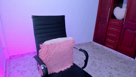 Snapshot of tatis_lopez_ chatting on 02-15-25, 08:33 Tatiana Lopez online show from 02-15-25, 08:33