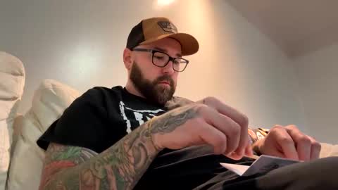 Snapshot of tattedcouple_777 chatting on 12-31-24, 01:57 MrMrs online show from 12-31-24, 01:57