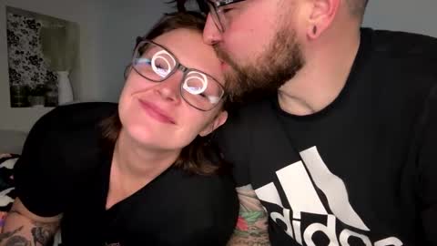 Snapshot of tattedcouple_777 chatting on 01-04-25, 01:42 MrMrs online show from 01-04-25, 01:42