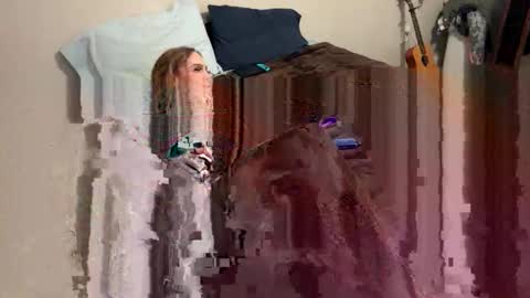 Snapshot of tattedsubmissive chatting on 09-19-25, 04:03 TattedSubmissive online show from 09-19-25, 04:03