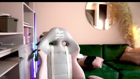 Nathalie Hardy  online show from 02-02-26, 07:45