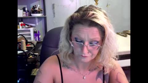 Snapshot of tattooeddirtyteacher chatting on 01-24-25, 06:04 Lisa Lovely online show from 01-24-25, 06:04