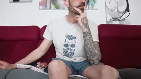Snapshot of tatuadorhotxxx chatting on 05-05-26, 01:57 Tatuado20cm online show from 05-05-26, 01:57