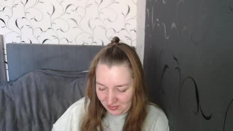 Snapshot of taxxxu chatting on 04-14-26, 06:30 Diana online show from 04-14-26, 06:30