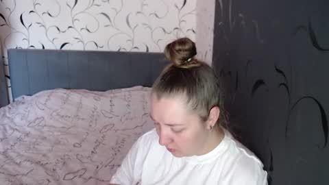 Snapshot of taxxxu chatting on 06-22-26, 06:54 Diana online show from 06-22-26, 06:54