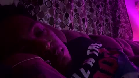 Snapshot of taybiz3 chatting on 04-04-26, 03:05 carl lewis online show from 04-04-26, 03:05