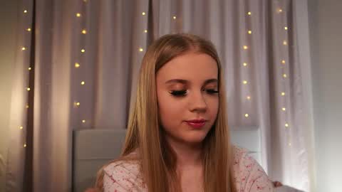 Taya online show from 05-15-26, 05:09