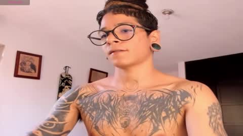 Snapshot of tayhlorstronghold chatting on 02-19-26, 02:24 online show from 02-19-26, 02:24