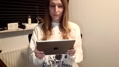 Snapshot of taylafox chatting on 11-02-25, 07:27 taylafox online show from 11-02-25, 07:27