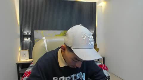 TAYLER online show from 12-19-25, 03:24