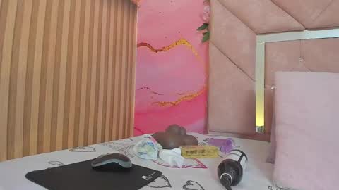Snapshot of taylor__cooper_ chatting on 04-25-26, 06:38 Sarah online show from 04-25-26, 06:38