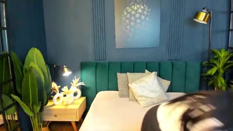 Taylor Bennet online show from 02-10-25, 06:35