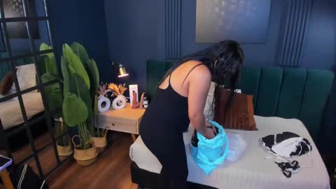 Taylor Bennet online show from 02-22-25, 12:08