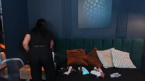 Taylor Bennet online show from 03-12-25, 12:15