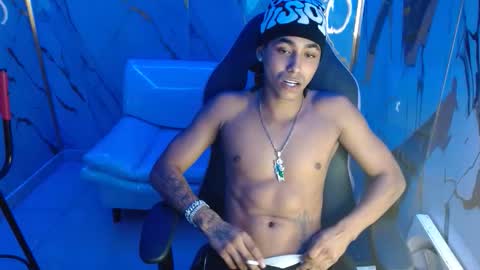 Snapshot of taylor_bigdick18 chatting on 02-22-26, 01:51 Taylor online show from 02-22-26, 01:51