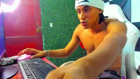 Snapshot of taylor_bigdick18 chatting on 02-22-26, 05:44 Taylor online show from 02-22-26, 05:44