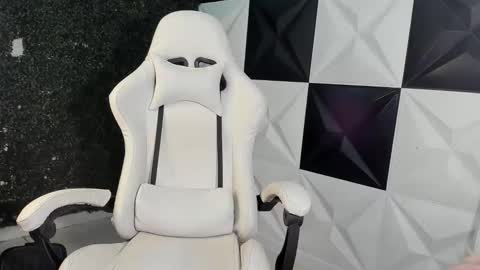 Snapshot of taylor_bigdick18 chatting on 02-25-26, 06:56 Taylor online show from 02-25-26, 06:56