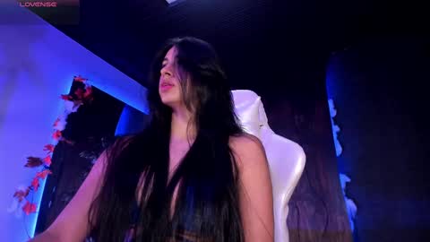 Taylor  Help me to get 100 thumbs up online show from 10-16-25, 04:19