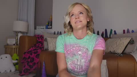 Snapshot of taylor_love_303 chatting on 10-26-25, 10:32 Taylor -- online show from 10-26-25, 10:32