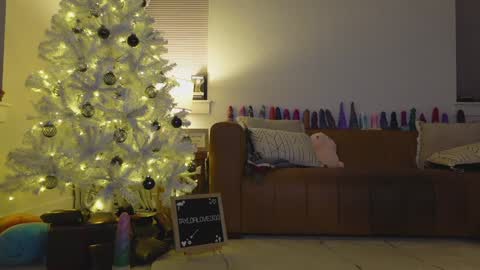 Snapshot of taylor_love_303 chatting on 12-21-25, 12:40 Taylor -- online show from 12-21-25, 12:40