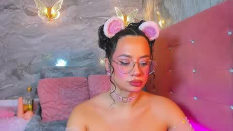 Snapshot of taylor_sanz chatting on 10-11-25, 02:44 Taylor Sanz online show from 10-11-25, 02:44