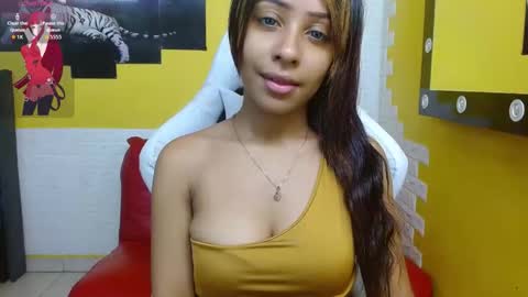 Snapshot of taylor_sophie chatting on 04-22-26, 07:04 Taylor online show from 04-22-26, 07:04