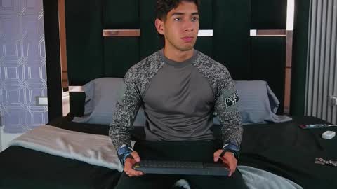 taylorsmiths_ online show from 11-25-25, 03:06