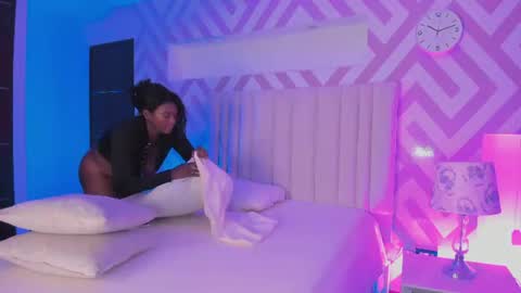 Snapshot of tayrasiny chatting on 07-15-26, 04:18 Tayra horny for you online show from 07-15-26, 04:18