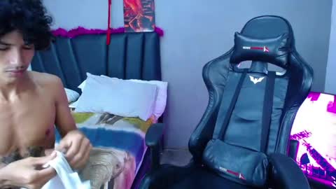 Snapshot of tayronx33 chatting on 05-28-26, 01:30 Tayron online show from 05-28-26, 01:30