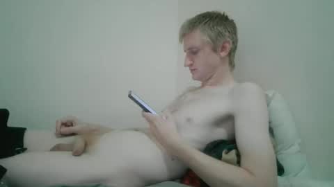 Snapshot of tcute0 chatting on 05-08-26, 12:27 tcute0 online show from 05-08-26, 12:27