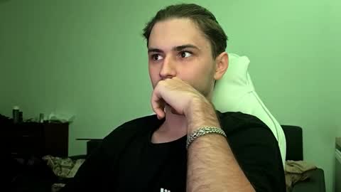 Snapshot of teasenova chatting on 10-17-25, 06:21 Vlad online show from 10-17-25, 06:21