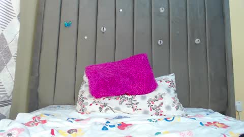 Snapshot of teasequeen01 chatting on 02-15-25, 10:55 queen online show from 02-15-25, 10:55