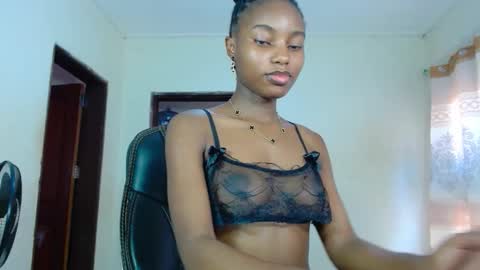 Snapshot of teasequeen01 chatting on 10-11-25, 11:09 queen online show from 10-11-25, 11:09