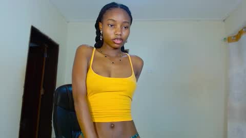 Snapshot of teasequeen01 chatting on 10-12-25, 12:15 queen online show from 10-12-25, 12:15