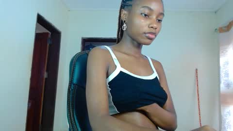 Snapshot of teasequeen01 chatting on 11-09-25, 10:24 queen online show from 11-09-25, 10:24