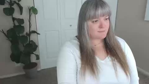 teases online show from 10-11-25, 05:33