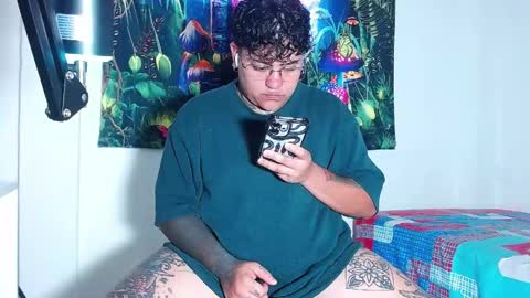 Snapshot of techno_420 chatting on 05-30-26, 06:27 Charlee He online show from 05-30-26, 06:27