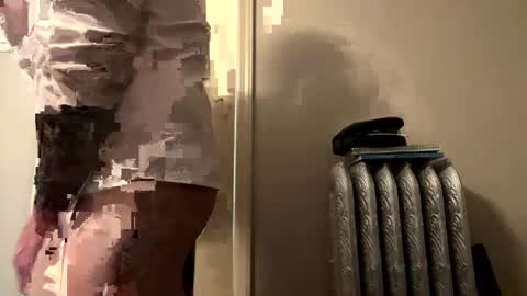 Snapshot of teejm chatting on 09-26-25, 03:10 Twizzler online show from 09-26-25, 03:10