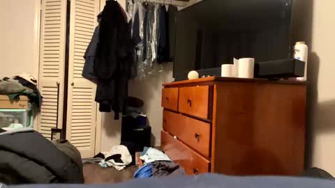 Snapshot of teejm chatting on 11-06-25, 03:18 Twizzler online show from 11-06-25, 03:18