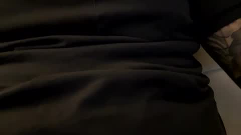 Snapshot of teejm chatting on 12-14-25, 09:25 Twizzler online show from 12-14-25, 09:25