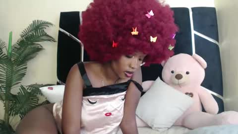 Snapshot of teelouh chatting on 04-21-26, 07:03 Kittie online show from 04-21-26, 07:03