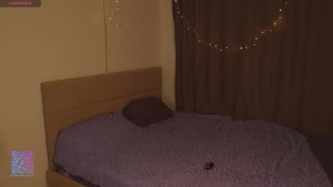 Sarah     online show from 12-05-25, 06:11