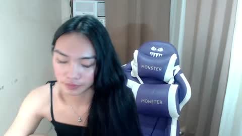 Snapshot of temptmebabyx chatting on 06-12-26, 01:26 YOGIRL MAXINE online show from 06-12-26, 01:26