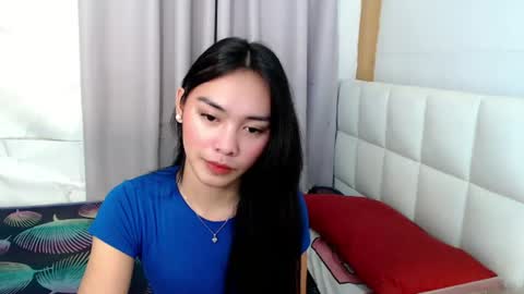 Snapshot of temptmebabyx chatting on 06-12-26, 01:32 YOGIRL MAXINE online show from 06-12-26, 01:32